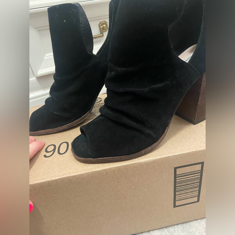 black peep toe booties, size 7. Kristen Cavallari for Chinese Laundry